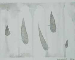 水彩による抽象画。グレーの雨粒に似た形が大小5つ、背景には薄く森のような模様が描かれている。